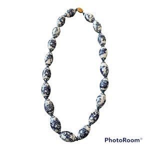 Rare hand painted Chinese porcelain beaded necklace